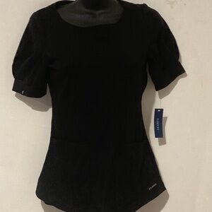 Jaanuu Black Scrub Top. Excellent pre~loved condition. Super comfortable New